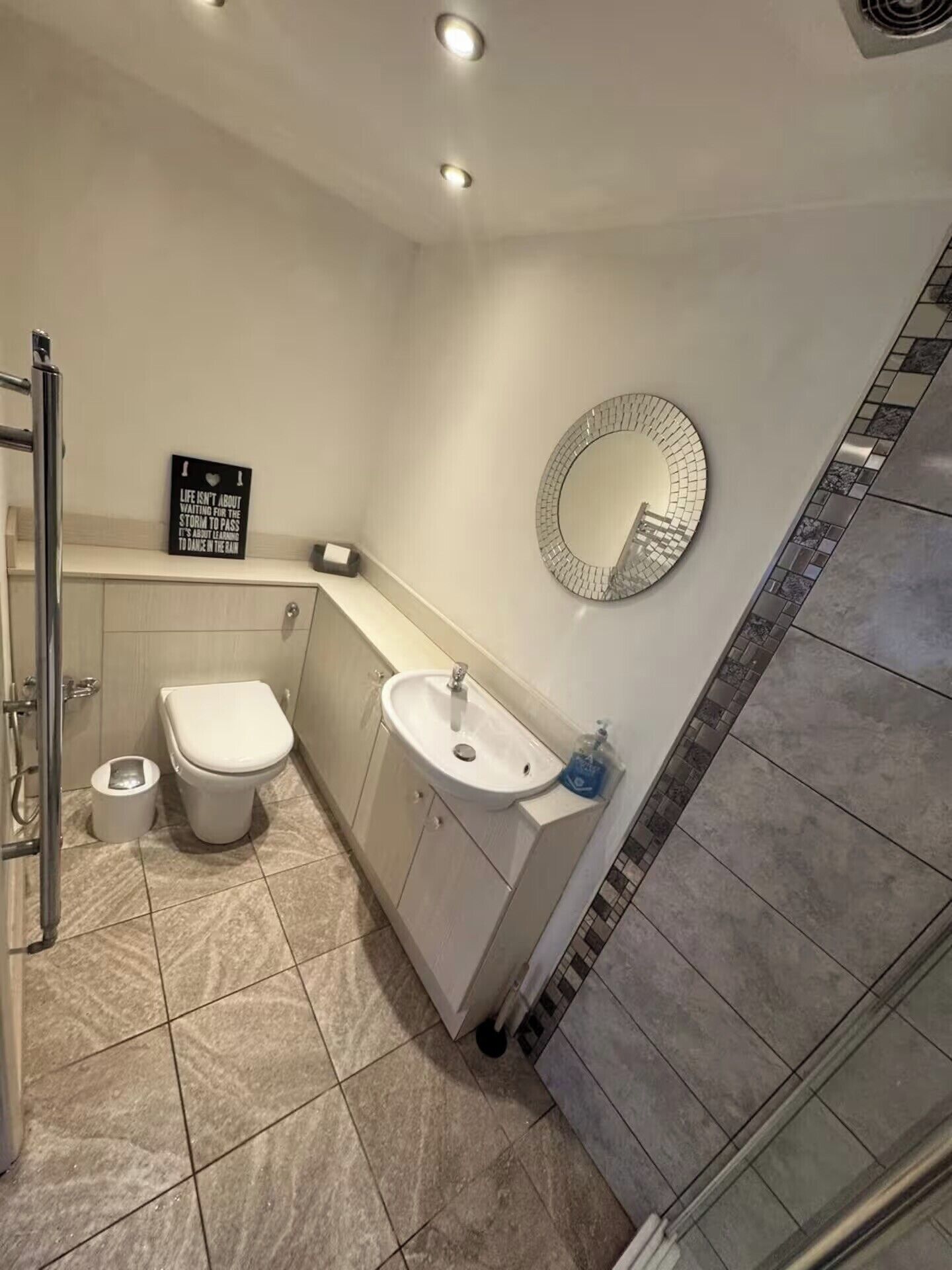 Shower, towels