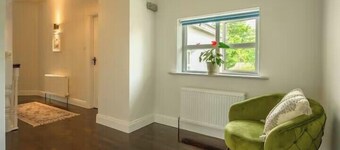 The Stone House Sleeps 10 with Parking