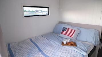 WiFi, bed sheets