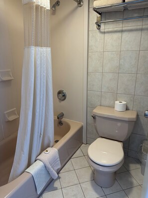 Bathroom - Oceanfront Two Queen (Point Pleasant Beach)