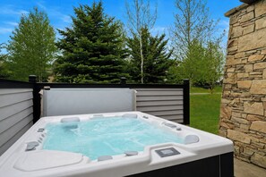 Outdoor spa tub - Town Center Home with Private Hot Tub (Gallatin Gateway)