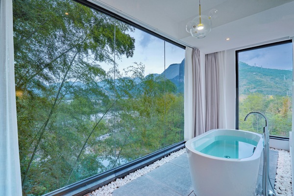 Luxury Suite, River View | Interior