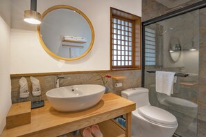 Superior-dobbeltværelse - udsigt til flod | Badeværelse | Gratis toiletartikler, hårtørrer, håndklæder, Sæbe