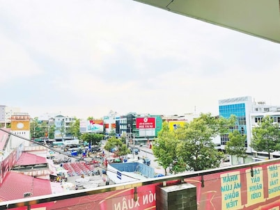 Minihouse 365 holdings Ly Hong Thanh