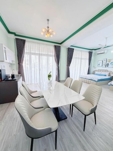 Minihouse 365 holdings Ly Hong Thanh