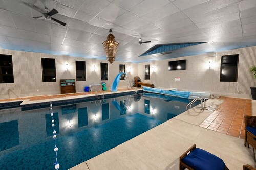 Lake Cumberland Retreat - Indoor Pool, Sleeps 18+, Pet Friendly