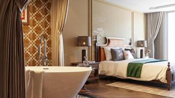 In-room safe, soundproofing, iron/ironing board, free WiFi