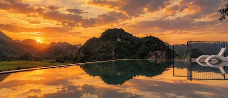 Infinity pool