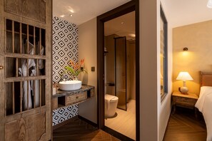 Family Suite | Bathroom | Slippers, towels - Hotel LaVue Tam Coc (Hoa Lu)