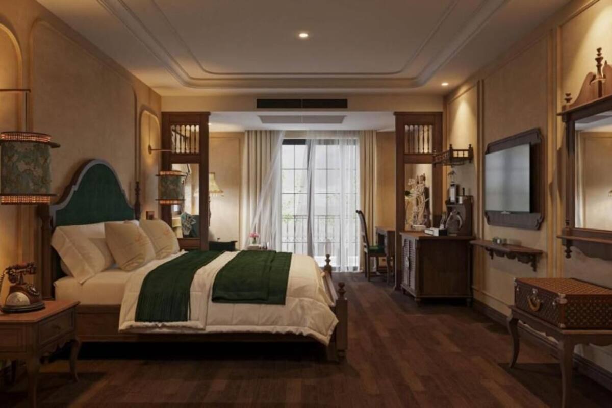 Suite, Balcony, City View | In-room safe, soundproofing, iron/ironing board, free WiFi