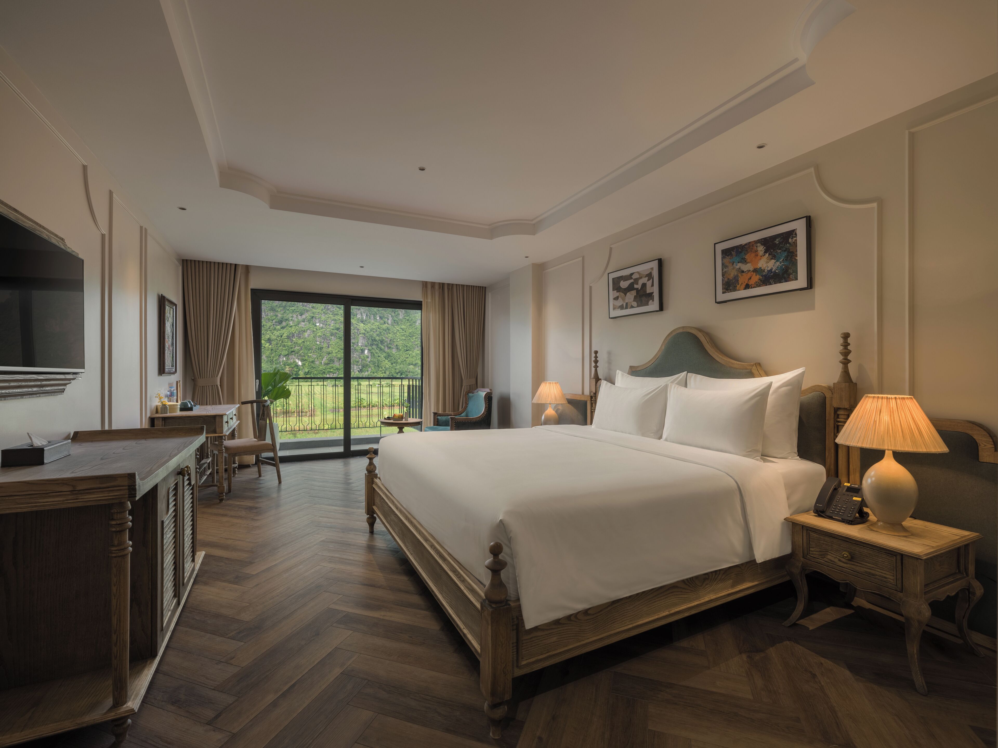 Junior Suite | In-room safe, soundproofing, iron/ironing board, free WiFi