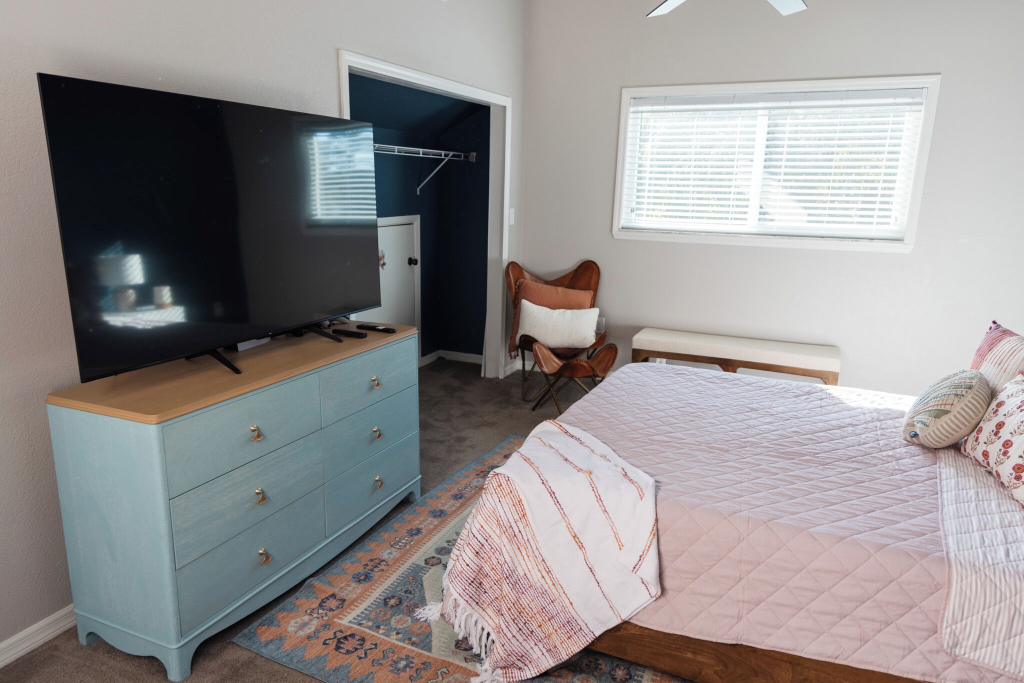 Iron/ironing board, internet, bed sheets