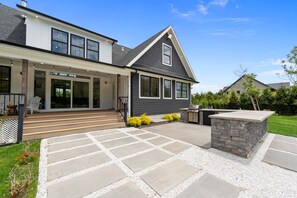 Exterior - Fantastic 4-bedroom house with Pool and Outdoor Kitchen in charming East Marion (East Marion)