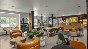 A modern hotel lobby with a reception desk, seating areas, and a view of the outdoors. - Independent Boutique Hotel Suite Near Bentonville's Top Sights (Bentonville)
