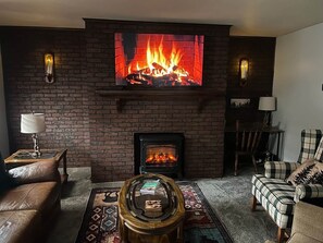 TV - Hidden Cabin Vibes | Cozy Fireplace Retreat (McMechen)