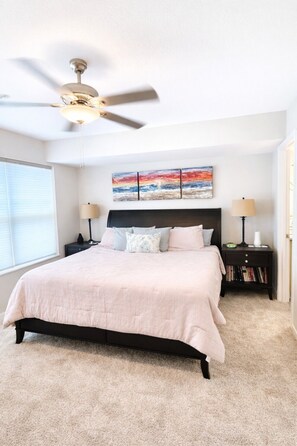 Room - Downtown Lakeview Rooftop Retreat-walk everywhere! (Sandusky)