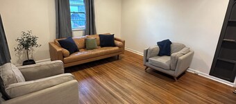 Updated duplex 2BR in Parkhill.
Close to freeway.
