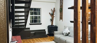 Cozy 2-bedroom cabin in beautiful Waco, 10-15 minutes from medical center