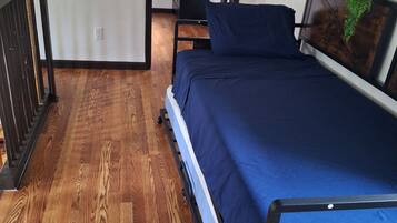2 bedrooms, WiFi (free), bed sheets