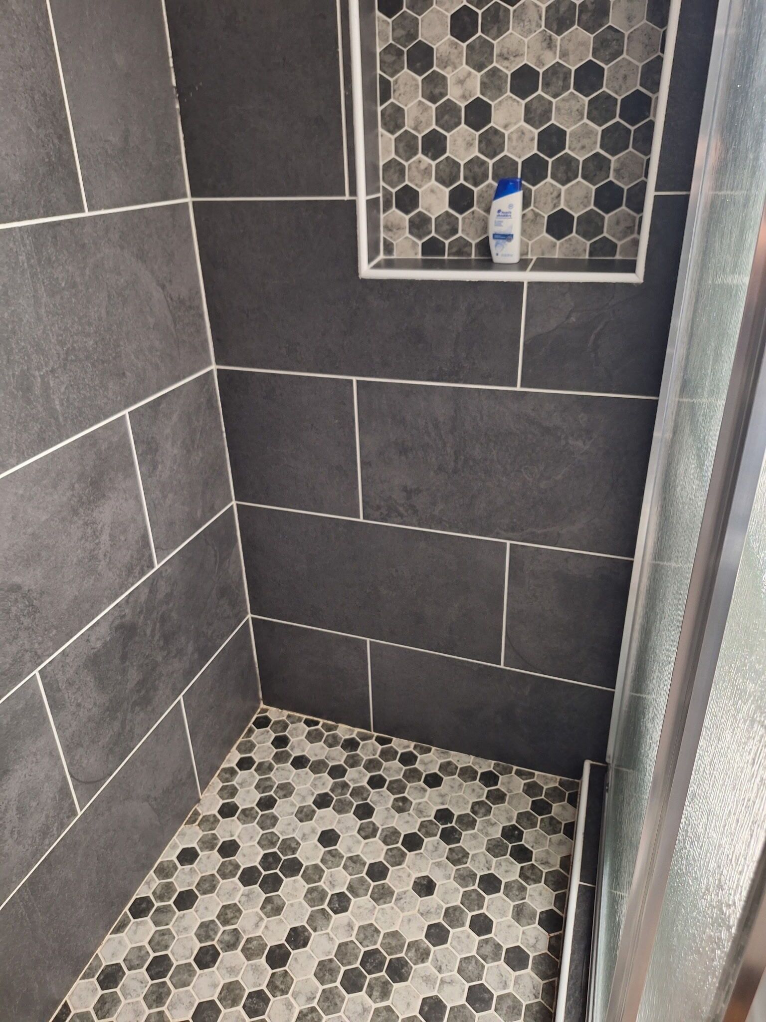 Toallas, jabón, papel de baño 