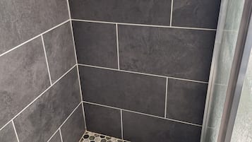 Toallas, jabón, papel de baño
