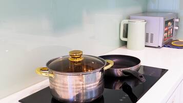 Deluxe Apartment, City View | Private kitchen | Full-size fridge, microwave, stovetop, rice cooker