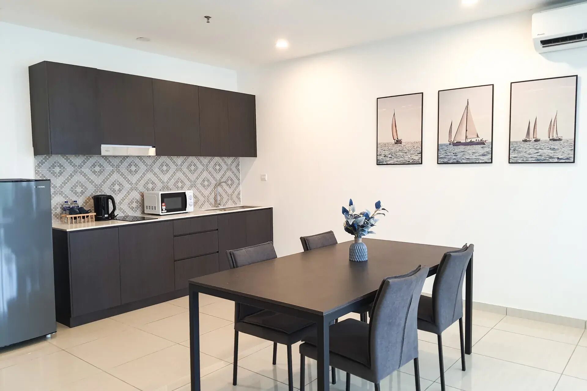 Suite, 1 Bedroom | Dining