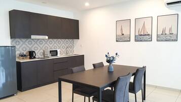 Suite, 1 Bedroom | Dining