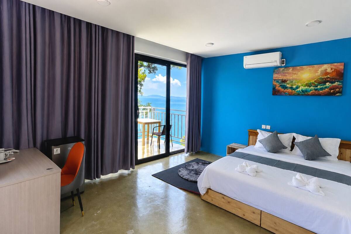 Superior Bungalow, Balcony, Ocean View | In-room safe, desk, WiFi (free), bed sheets