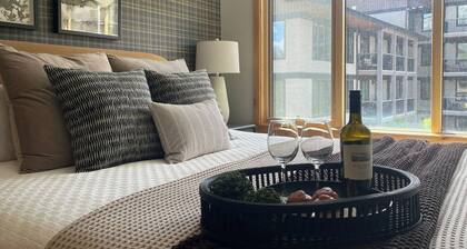 Creekside Villa | Luxury Townhouse | Hot Tub