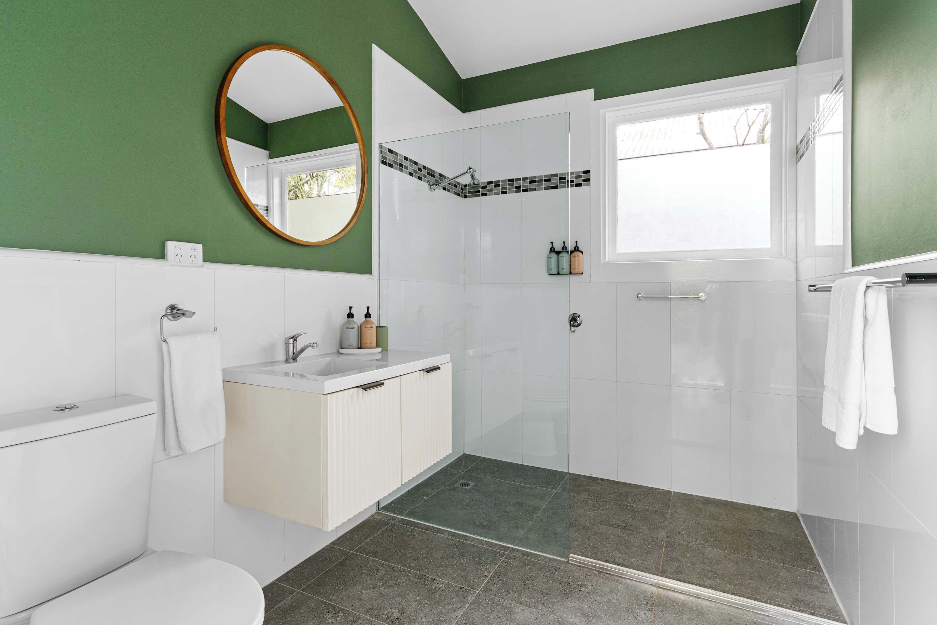 Shower, hair dryer, towels, shampoo