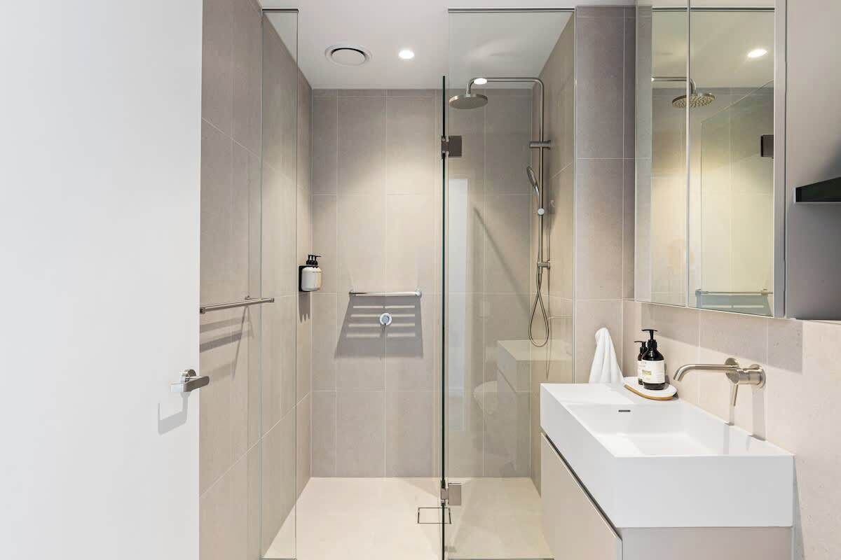 Shower, hair dryer, towels, shampoo