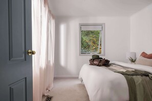 Room - Cosy 2 Bedroom Cottage with spabath and fireplace (Kalorama)