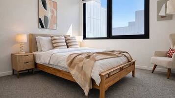 Desk, iron/ironing board, WiFi, bed sheets