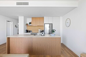 Interior - City View 3BR | Free Parking | Family Friendly (Brunswick)