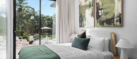 Iron/ironing board, travel cot, WiFi, bed sheets