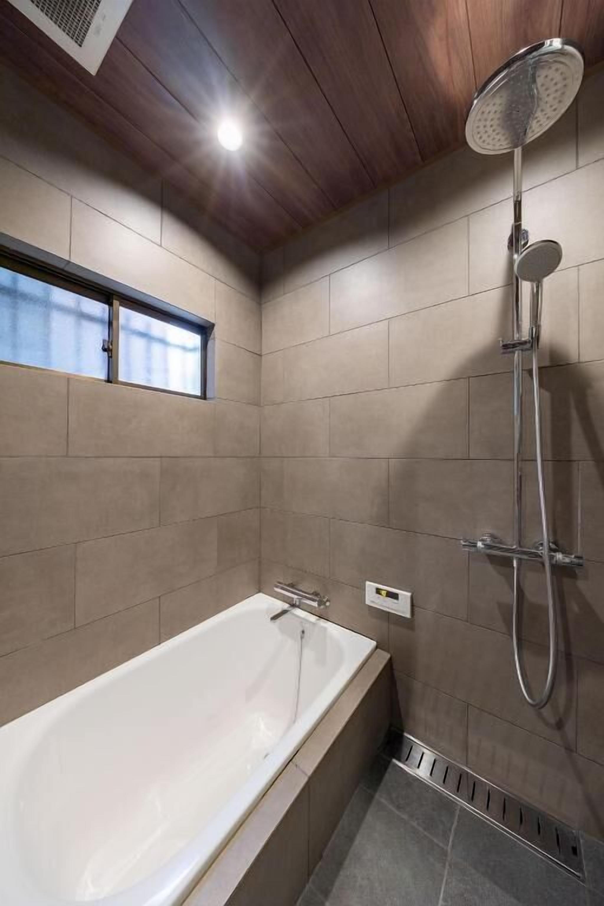 Basic Apartment | Bathroom | Slippers
