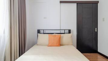 Iron/ironing board, free WiFi, bed sheets