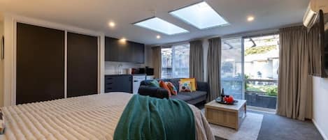 2 habitaciones, tabla de planchar con plancha, wifi y ropa de cama