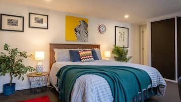 2 bedrooms, iron/ironing board, WiFi, bed sheets