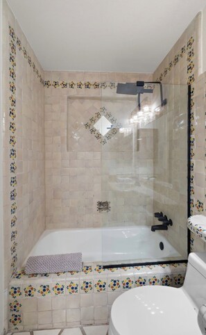 Shower, soap, toilet paper - Cozy Old Town Scottsdale Retreat - Unit 3 (Scottsdale)