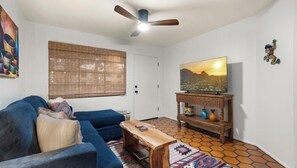 Living area - Cozy Old Town Scottsdale Retreat - Unit 3 (Scottsdale)
