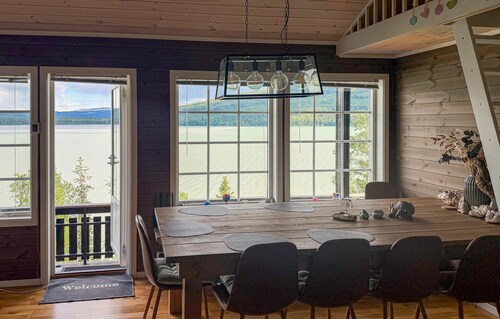 Amazing home in Skonseng with house sea view