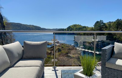 Stunning home in Lyngdal with WiFi