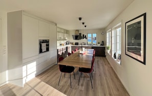 Dining - Stunning home in Lyngdal with WiFi (Lyngdal)