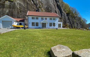 Exterior - Stunning home in Lyngdal with WiFi (Lyngdal)