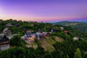 Exterior - GameRoom/HotTub/VIEWS/3Masters/DaybedSwing/LUXE (Gatlinburg)