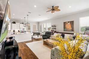 Living area - Sky house in LasColinas near Dallas Stadium in Arlington (Irving)