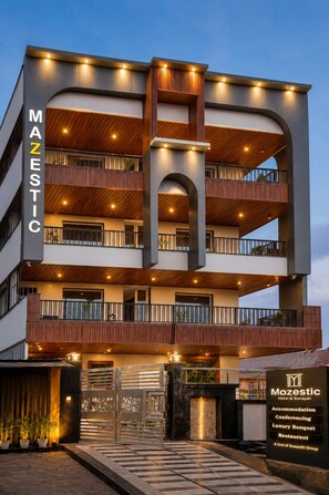 Front of property - Mazestic Bay Hotel & Banquet (Noida)