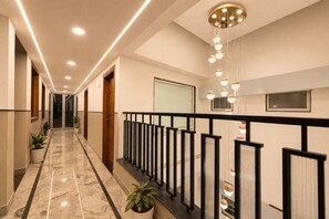 Lobby - Mazestic Bay Hotel & Banquet (Noida)